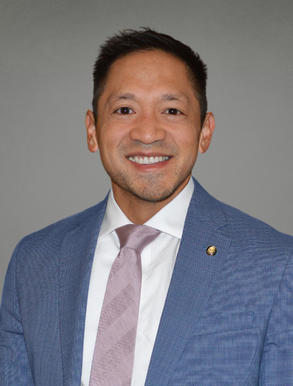 Portrait of Marco Mendoza, MD, orthopedic spine surgeon
